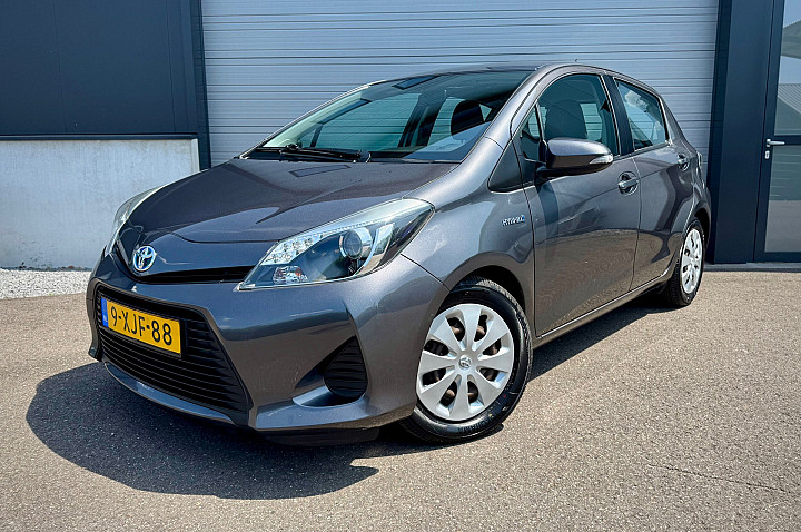Toyota Yaris 1.5 Full Hybrid Aspiration / Camera / Cruise / Clima